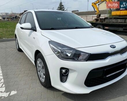 Белый Киа Рио, объемом двигателя 1.25 л и пробегом 73 тыс. км за 10000 $, фото 1 на Automoto.ua