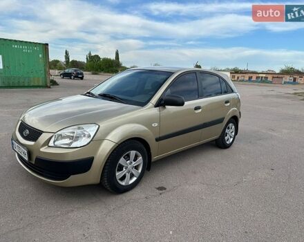 Бежевый Киа Рио, объемом двигателя 1.4 л и пробегом 217 тыс. км за 3700 $, фото 6 на Automoto.ua