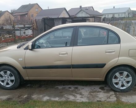 Бежевый Киа Рио, объемом двигателя 1.5 л и пробегом 246 тыс. км за 4600 $, фото 2 на Automoto.ua