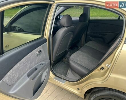 Бежевый Киа Рио, объемом двигателя 1.4 л и пробегом 222 тыс. км за 5800 $, фото 7 на Automoto.ua