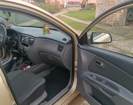 Бежевый Киа Рио, объемом двигателя 1.5 л и пробегом 246 тыс. км за 4600 $, фото 10 на Automoto.ua