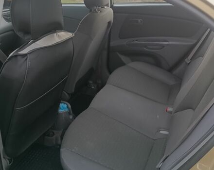 Бежевый Киа Рио, объемом двигателя 1.5 л и пробегом 246 тыс. км за 4600 $, фото 5 на Automoto.ua