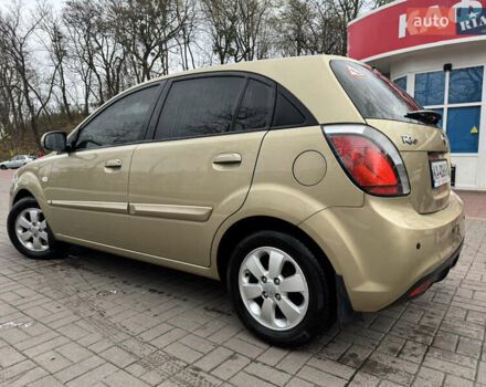 Бежевый Киа Рио, объемом двигателя 1.4 л и пробегом 236 тыс. км за 6500 $, фото 1 на Automoto.ua