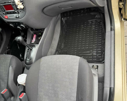 Бежевый Киа Рио, объемом двигателя 1.4 л и пробегом 236 тыс. км за 6500 $, фото 9 на Automoto.ua