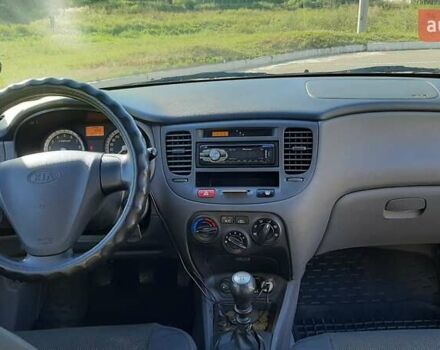 Бежевый Киа Рио, объемом двигателя 1.4 л и пробегом 250 тыс. км за 4900 $, фото 4 на Automoto.ua