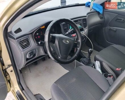 Бежевый Киа Рио, объемом двигателя 1.4 л и пробегом 291 тыс. км за 3800 $, фото 8 на Automoto.ua