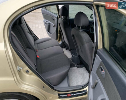 Бежевый Киа Рио, объемом двигателя 1.4 л и пробегом 290 тыс. км за 4100 $, фото 15 на Automoto.ua