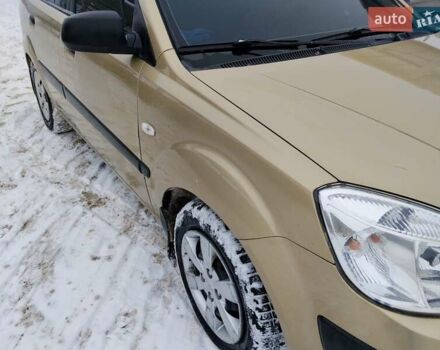 Бежевый Киа Рио, объемом двигателя 1.4 л и пробегом 291 тыс. км за 3800 $, фото 1 на Automoto.ua