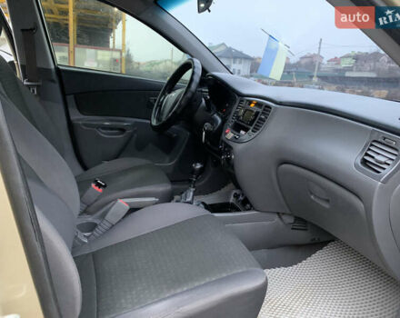 Бежевый Киа Рио, объемом двигателя 1.4 л и пробегом 290 тыс. км за 4100 $, фото 14 на Automoto.ua