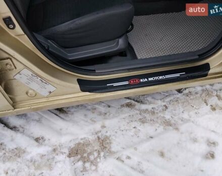 Бежевый Киа Рио, объемом двигателя 1.4 л и пробегом 291 тыс. км за 3800 $, фото 5 на Automoto.ua
