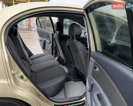 Бежевый Киа Рио, объемом двигателя 1.4 л и пробегом 290 тыс. км за 4100 $, фото 4 на Automoto.ua