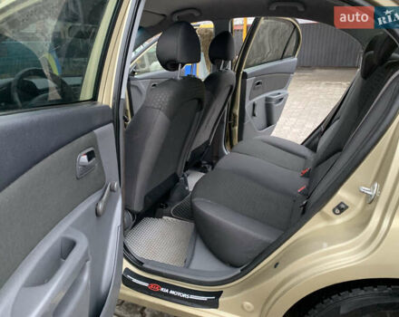 Бежевый Киа Рио, объемом двигателя 1.4 л и пробегом 290 тыс. км за 4100 $, фото 18 на Automoto.ua