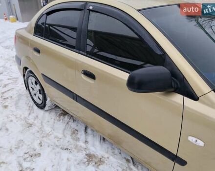 Бежевый Киа Рио, объемом двигателя 1.4 л и пробегом 291 тыс. км за 3800 $, фото 2 на Automoto.ua