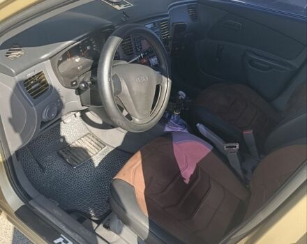 Бежевый Киа Рио, объемом двигателя 1.4 л и пробегом 201 тыс. км за 5100 $, фото 5 на Automoto.ua