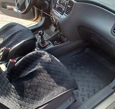 Бежевий Кіа Ріо, об'ємом двигуна 1.5 л та пробігом 160 тис. км за 6000 $, фото 4 на Automoto.ua