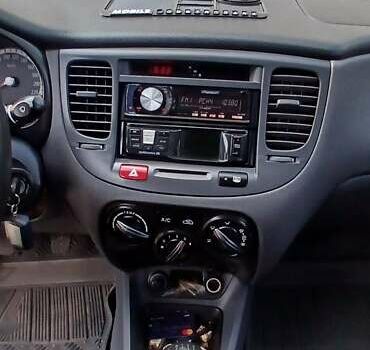 Бежевий Кіа Ріо, об'ємом двигуна 1.5 л та пробігом 160 тис. км за 6000 $, фото 2 на Automoto.ua