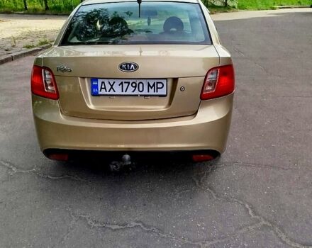 Бежевий Кіа Ріо, об'ємом двигуна 1.4 л та пробігом 182 тис. км за 3800 $, фото 2 на Automoto.ua
