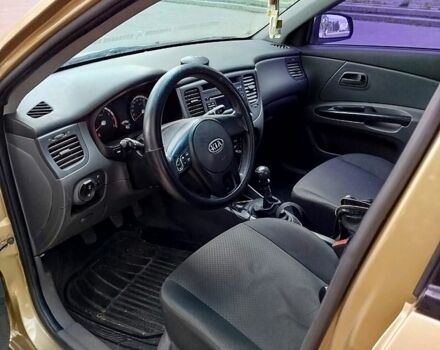 Бежевый Киа Рио, объемом двигателя 1.4 л и пробегом 182 тыс. км за 3800 $, фото 3 на Automoto.ua