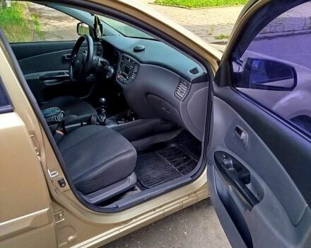 Бежевый Киа Рио, объемом двигателя 1.4 л и пробегом 182 тыс. км за 3800 $, фото 4 на Automoto.ua