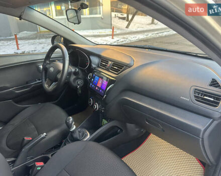 Бежевый Киа Рио, объемом двигателя 1.4 л и пробегом 187 тыс. км за 5600 $, фото 8 на Automoto.ua