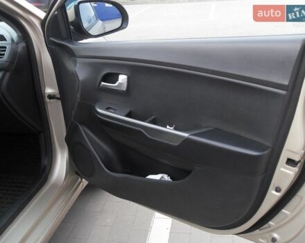 Бежевый Киа Рио, объемом двигателя 1.4 л и пробегом 227 тыс. км за 6000 $, фото 31 на Automoto.ua