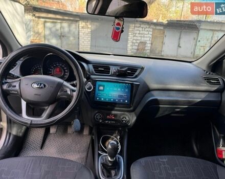 Бежевий Кіа Ріо, об'ємом двигуна 1.59 л та пробігом 180 тис. км за 6800 $, фото 5 на Automoto.ua