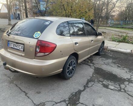 Бежевый Киа Рио, объемом двигателя 1.4 л и пробегом 290 тыс. км за 1700 $, фото 2 на Automoto.ua