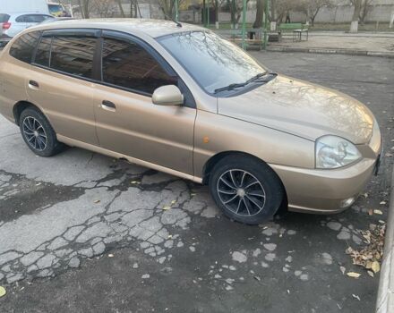 Бежевый Киа Рио, объемом двигателя 1.4 л и пробегом 290 тыс. км за 1700 $, фото 3 на Automoto.ua