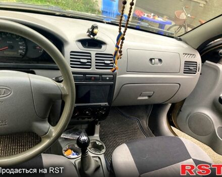 Бежевий Кіа Ріо, об'ємом двигуна 1.4 л та пробігом 201 тис. км за 4500 $, фото 1 на Automoto.ua