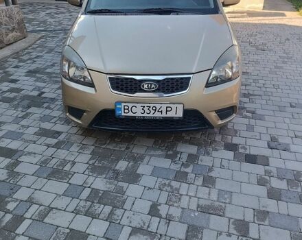 Бежевый Киа Рио, объемом двигателя 1.4 л и пробегом 223 тыс. км за 3700 $, фото 1 на Automoto.ua