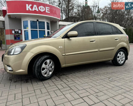 Бежевый Киа Рио, объемом двигателя 1.4 л и пробегом 236 тыс. км за 6500 $, фото 1 на Automoto.ua