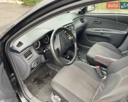 Черный Киа Рио, объемом двигателя 1.4 л и пробегом 270 тыс. км за 3550 $, фото 2 на Automoto.ua