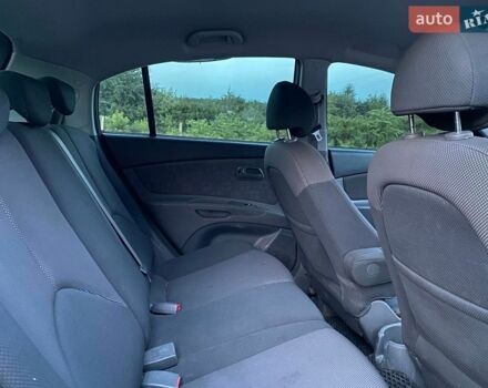 Чорний Кіа Ріо, об'ємом двигуна 1.6 л та пробігом 198 тис. км за 3699 $, фото 4 на Automoto.ua