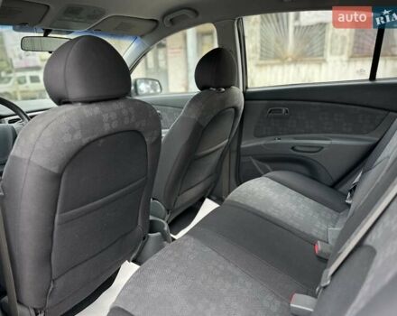 Черный Киа Рио, объемом двигателя 1.4 л и пробегом 233 тыс. км за 5900 $, фото 84 на Automoto.ua