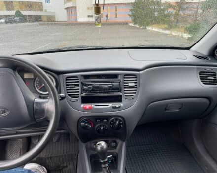 Чорний Кіа Ріо, об'ємом двигуна 1.3 л та пробігом 265 тис. км за 3600 $, фото 2 на Automoto.ua