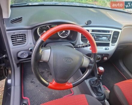 Чорний Кіа Ріо, об'ємом двигуна 1.6 л та пробігом 228 тис. км за 5500 $, фото 7 на Automoto.ua