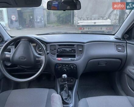 Чорний Кіа Ріо, об'ємом двигуна 1.4 л та пробігом 270 тис. км за 4200 $, фото 3 на Automoto.ua