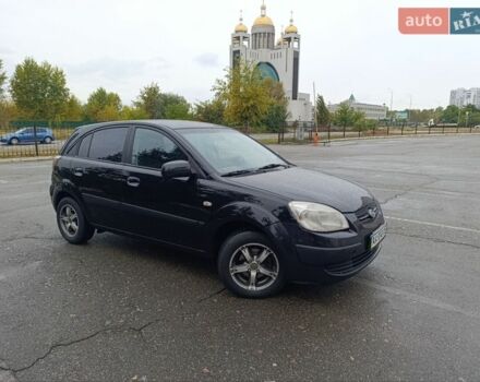 Черный Киа Рио, объемом двигателя 1.4 л и пробегом 270 тыс. км за 3550 $, фото 5 на Automoto.ua