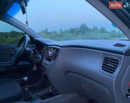 Чорний Кіа Ріо, об'ємом двигуна 1.6 л та пробігом 198 тис. км за 3699 $, фото 15 на Automoto.ua