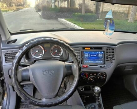 Черный Киа Рио, объемом двигателя 1.4 л и пробегом 297 тыс. км за 4500 $, фото 6 на Automoto.ua