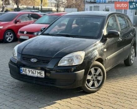 Чорний Кіа Ріо, об'ємом двигуна 1.6 л та пробігом 256 тис. км за 3300 $, фото 4 на Automoto.ua