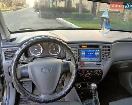 Черный Киа Рио, объемом двигателя 1.4 л и пробегом 297 тыс. км за 4500 $, фото 6 на Automoto.ua