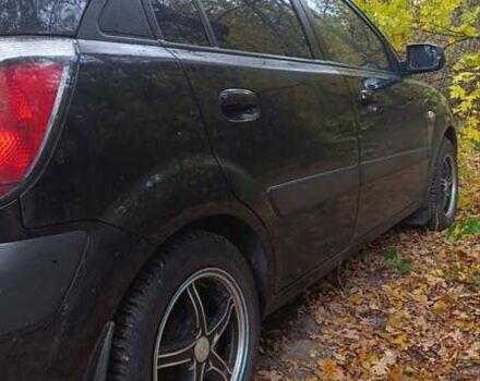 Черный Киа Рио, объемом двигателя 1.4 л и пробегом 350 тыс. км за 4200 $, фото 8 на Automoto.ua