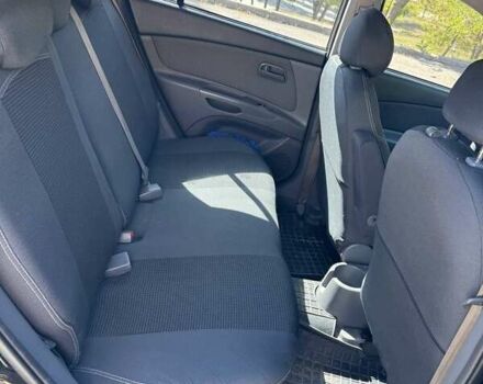 Черный Киа Рио, объемом двигателя 1.4 л и пробегом 350 тыс. км за 4200 $, фото 4 на Automoto.ua