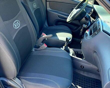 Чорний Кіа Ріо, об'ємом двигуна 1.4 л та пробігом 19000 тис. км за 4200 $, фото 2 на Automoto.ua