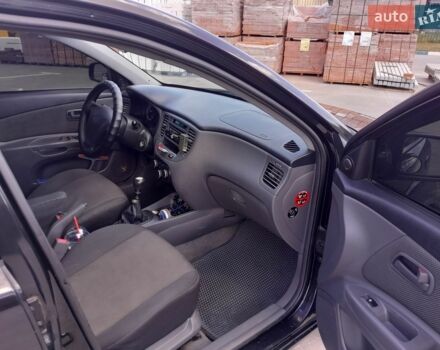 Черный Киа Рио, объемом двигателя 1.4 л и пробегом 185 тыс. км за 4100 $, фото 5 на Automoto.ua
