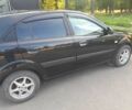 Черный Киа Рио, объемом двигателя 1.4 л и пробегом 200 тыс. км за 4539 $, фото 3 на Automoto.ua
