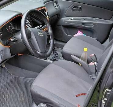 Черный Киа Рио, объемом двигателя 1.4 л и пробегом 293 тыс. км за 4500 $, фото 9 на Automoto.ua