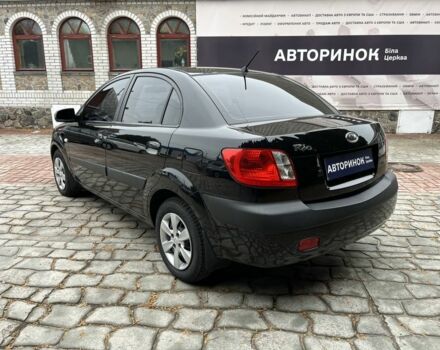 Чорний Кіа Ріо, об'ємом двигуна 1.4 л та пробігом 55 тис. км за 6800 $, фото 3 на Automoto.ua