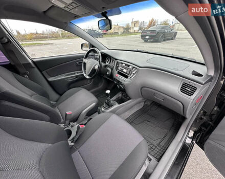 Черный Киа Рио, объемом двигателя 1.4 л и пробегом 158 тыс. км за 5000 $, фото 34 на Automoto.ua